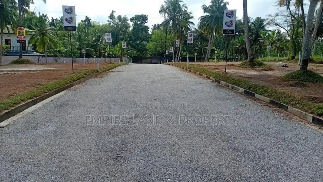 Land for Sale in Kandana Limit Walking Distance to Main Bus route