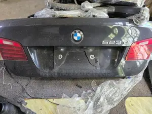 BMW 520d M-Sport Trunk lid