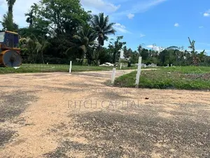 හොරණ ප්‍රධාන බස් පාරට දුරින් බිම් කොටස්