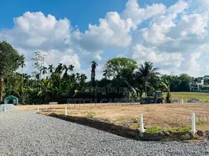 හොරණ ප්‍රධාන බස් පාරට දුරින් බිම් කොටස්