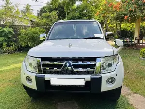 Mitsubishi Montero 2009