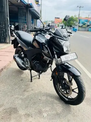 Honda CB Hornet 2016