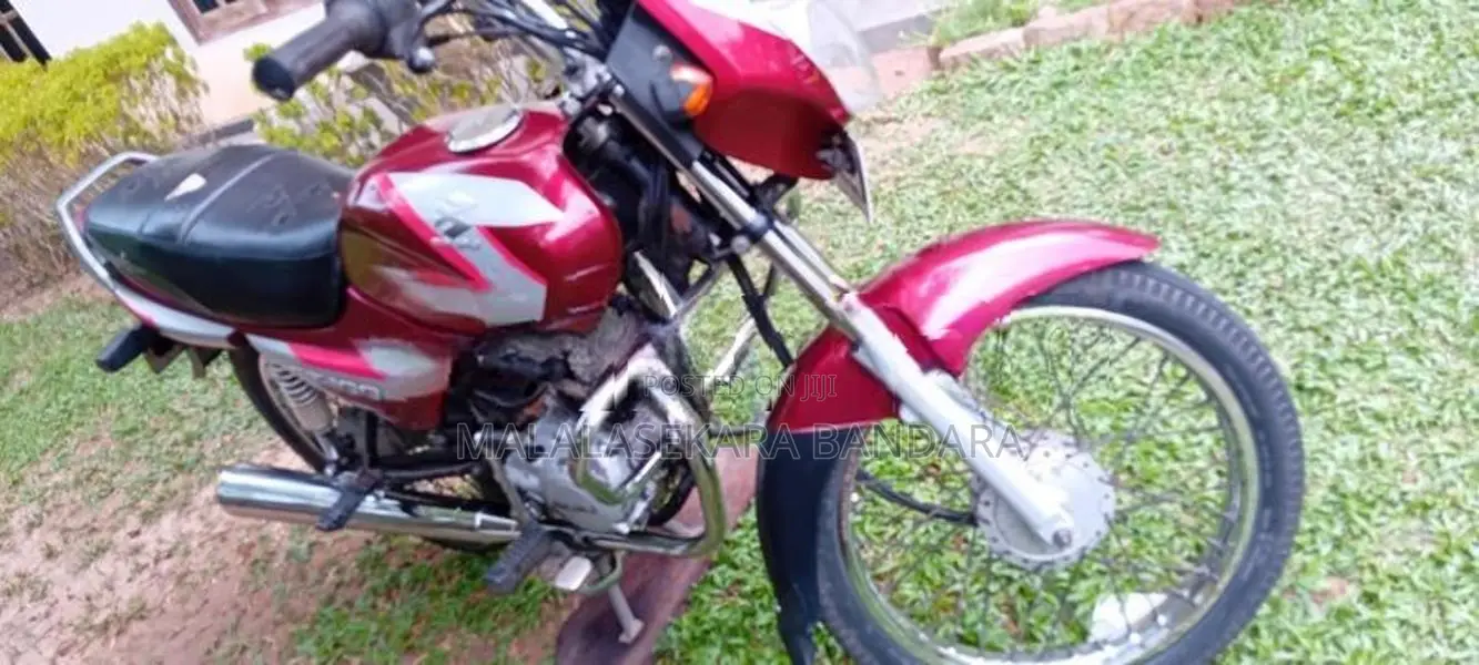 Bajaj CT100 2005