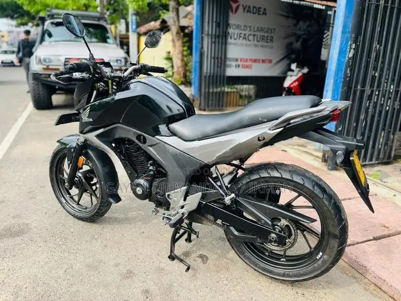 Honda CB Hornet 2016