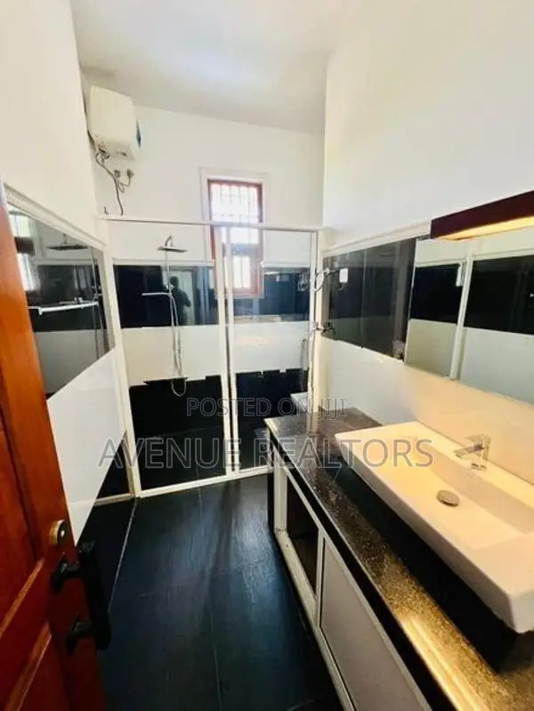 4 Bedroom house for sale in Thalawathugoda