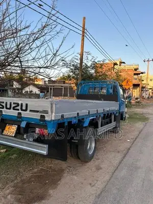 Isuzu 350 blue 1981