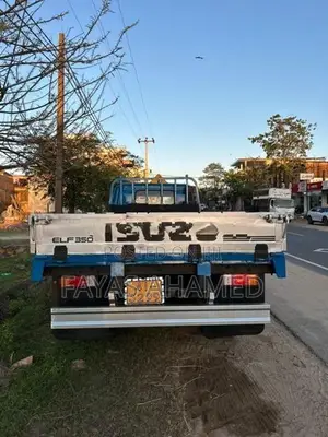 Isuzu 350 blue 1981