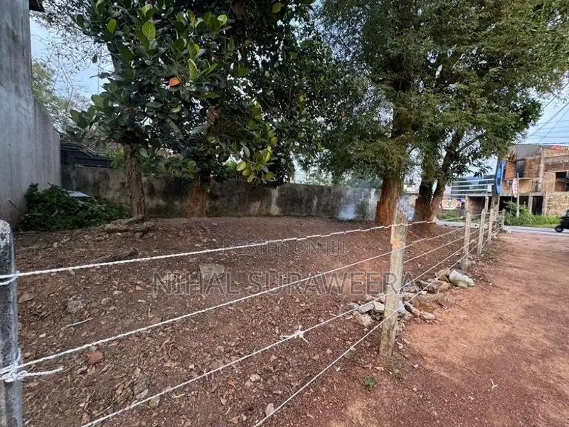 Baththaramulla Akuregoda Main Road Facing Land Sale