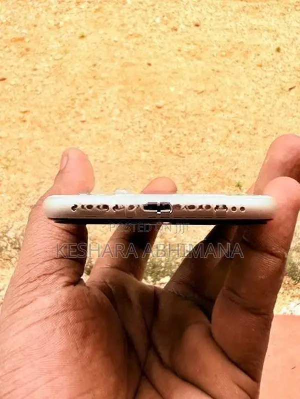 Apple iPhone SE 3 2022 (Used)