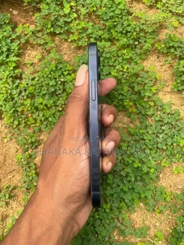 Apple iPhone 12 64GB (Used)