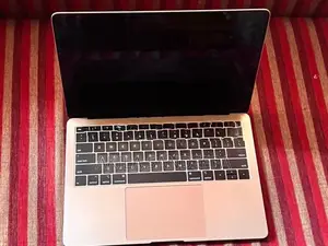 MacBook Air 2018 i5 / 8GB 128GB