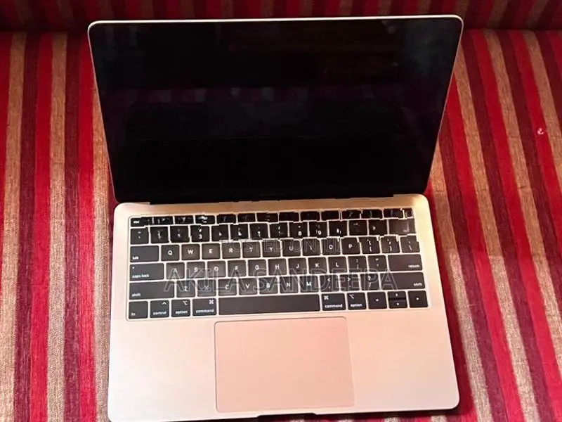 MacBook Air 2018 i5 / 8GB 128GB