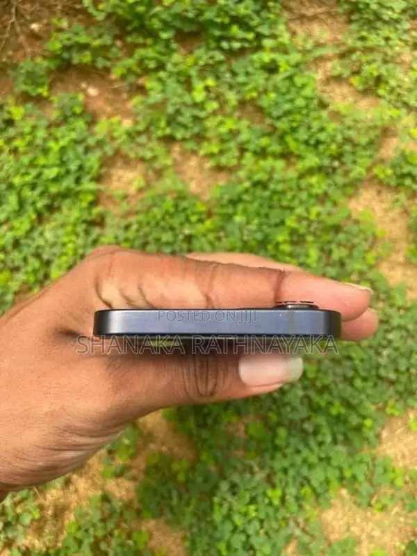 Apple iPhone 12 64GB (Used)