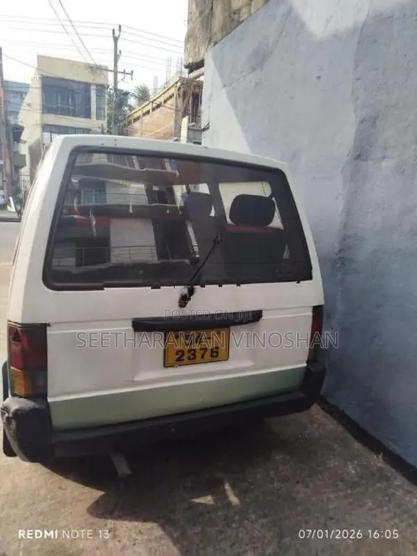 Nissan Vanette 1988