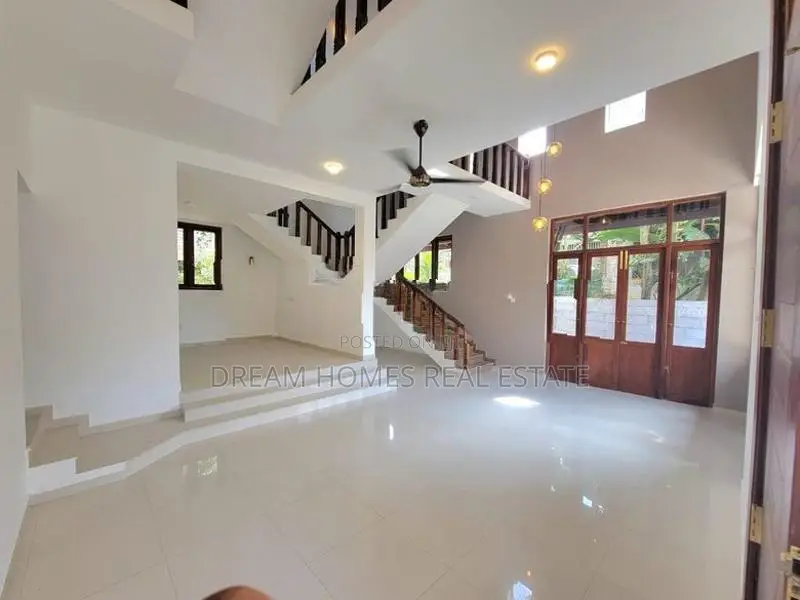 Spacious 7-Bedroom House in Battaramulla Subuthipura