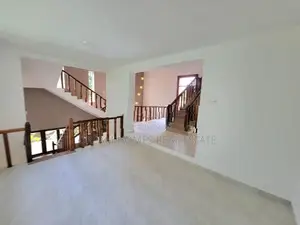 Spacious 7-Bedroom House in Battaramulla Subuthipura