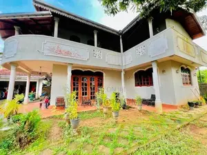Walking Distance To Bus Road 18P Land 5 BR Up House For Sale Negombo