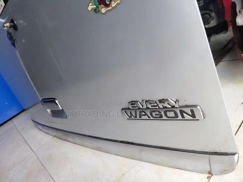 Suzuki Every Wagon DA64 Dicky Door