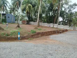 හෝමාගම රෝහල පාරෙන් බිම් කොටස් විකිණීමට