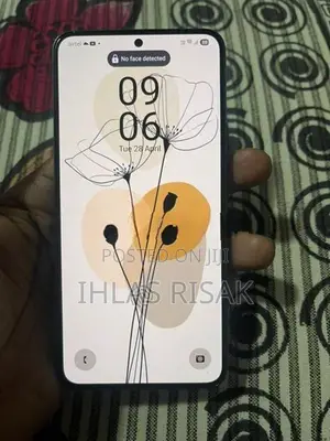 Samsung Galaxy S22 (Used)