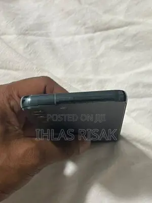 Samsung Galaxy S22 (Used)