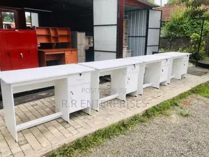 New 4*2 Ft white Office Table