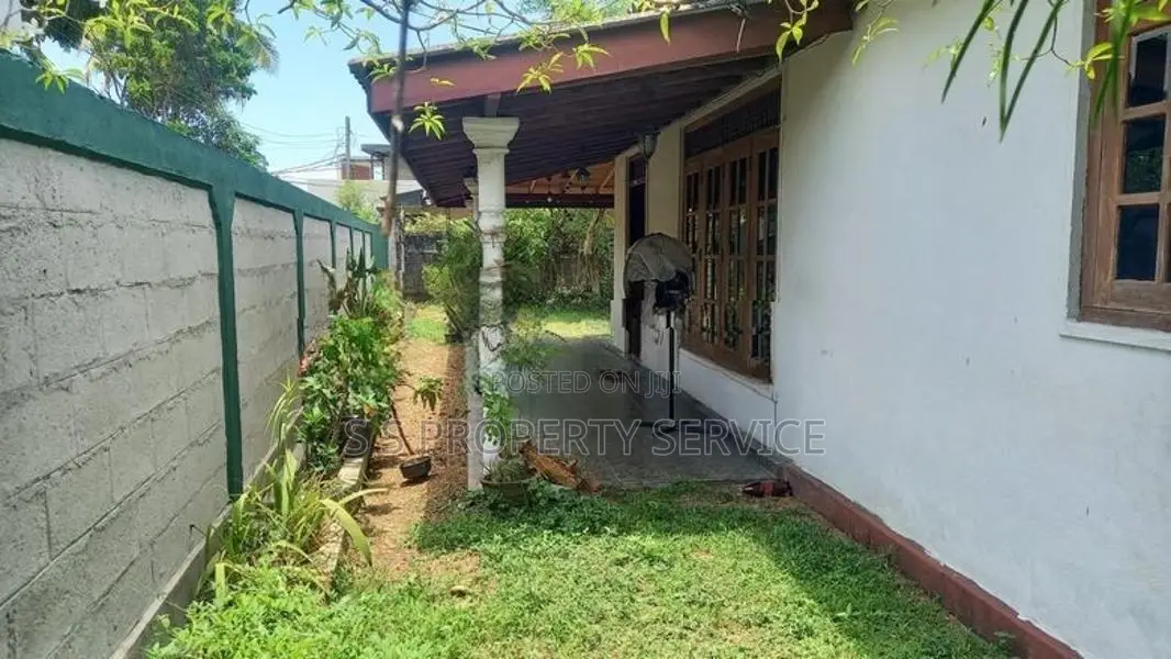 Athurugiriya - Land with a house for sale (SSPL-392)