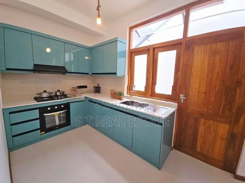 Modern Designed Luxury Three Storey House for Sale in Pelawatta Town