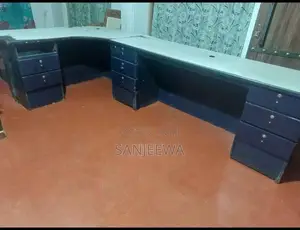 10 Feets Corner Table