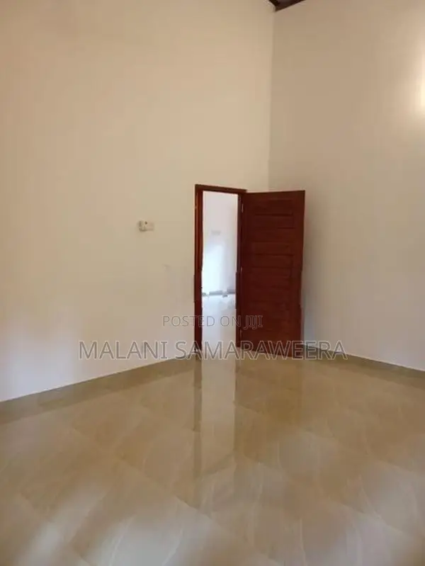 Room for Rent in Kadawatha Girls