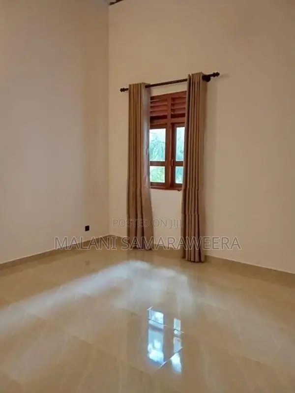 Room for Rent in Kadawatha Girls
