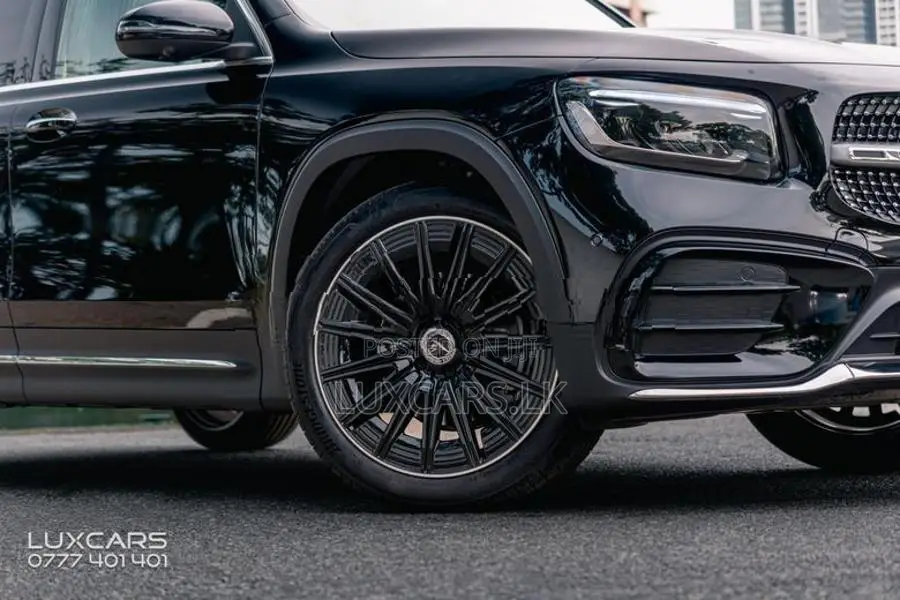 Mercedes Benz GLB 180 AMG Premium Plus 2025