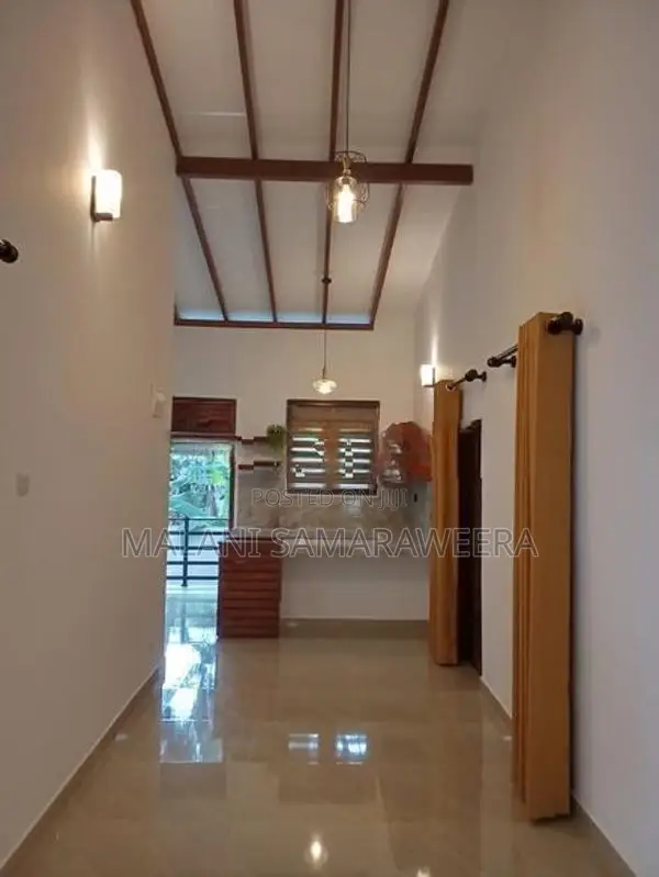 Room for Rent in Kadawatha Girls