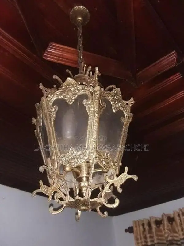 පැරණි පිත්තල සිවිලිම් ලාම්පුවක්
