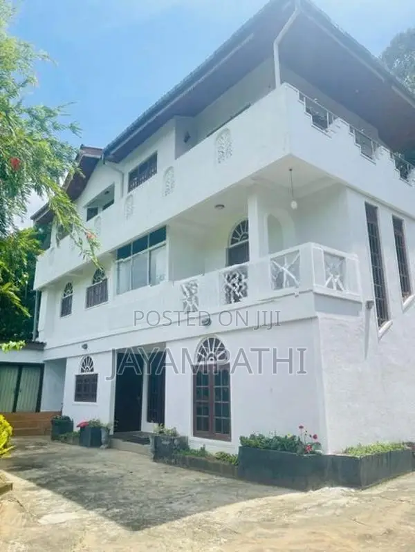 upstair house for sale in katugasthota.