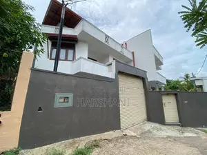 Brand New 3 Storey House - Pannipitiya