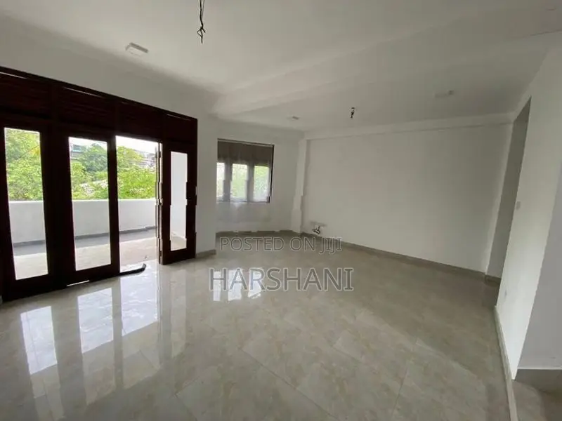 Brand New 3 Storey House - Pannipitiya