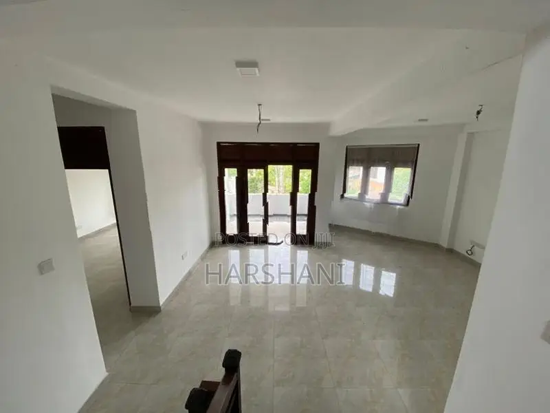 Brand New 3 Storey House - Pannipitiya