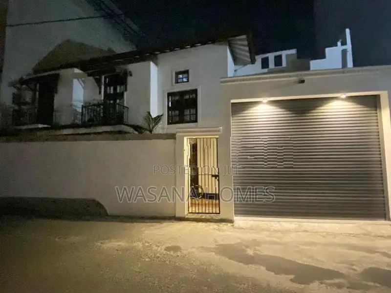 Valuable House with 20 Perch Land for Sale Piliyandala