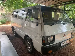 Mitsubishi Delica L300 1990