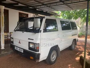 Mitsubishi Delica L300 1990