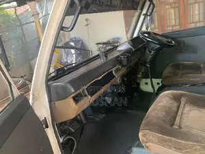 Mitsubishi Delica L300 1990