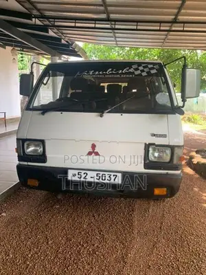 Mitsubishi Delica L300 1990