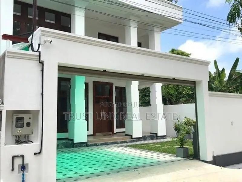 B/New Modern House For Sale
