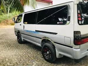 Toyota Hiace Dolphin Super GL 113 1996