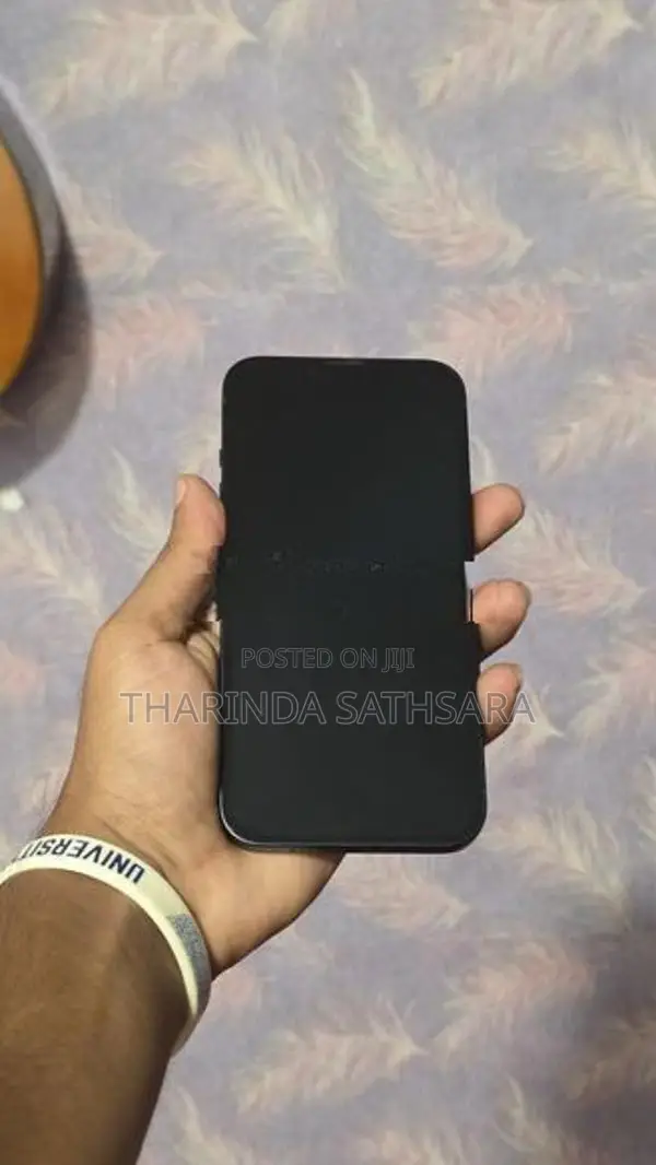 Apple iPhone 13 (Used)