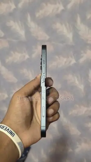 Apple iPhone 13 (Used)