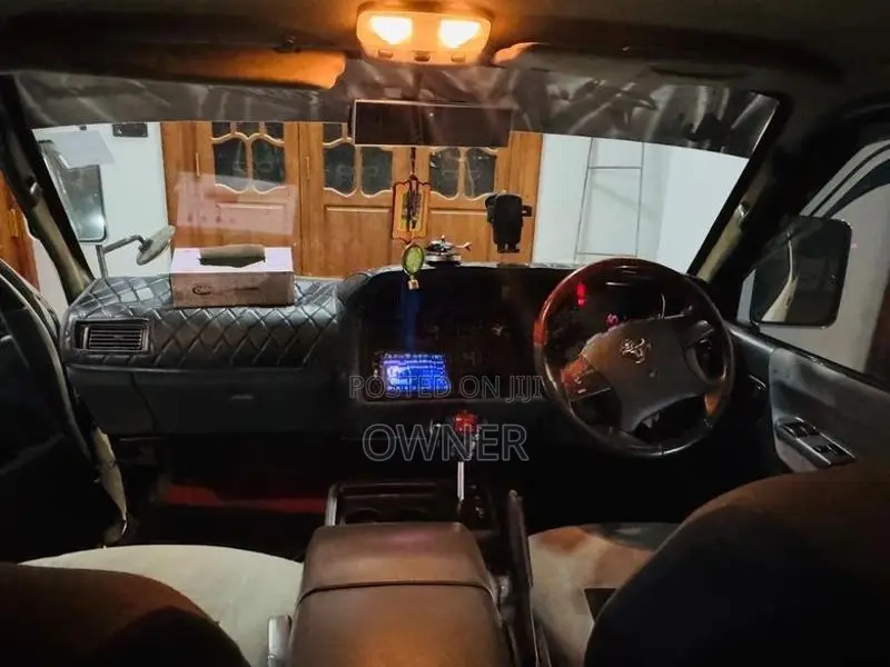 Toyota Hiace Dolphin Super GL 113 1996