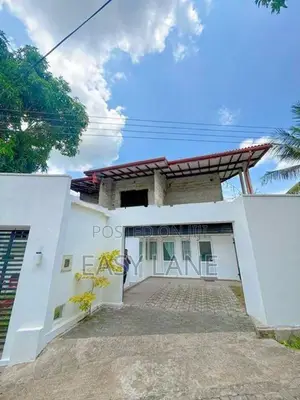 අඩි 20 පාරට මූනලා අගනා දෙමහල් නිවසක්