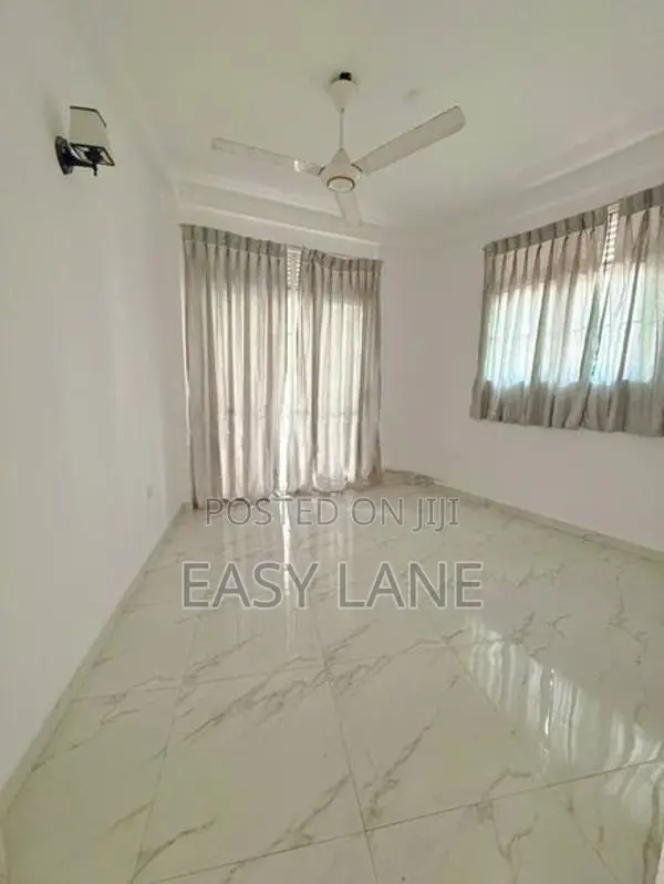 අඩි 20 පාරට මූනලා අගනා දෙමහල් නිවසක්